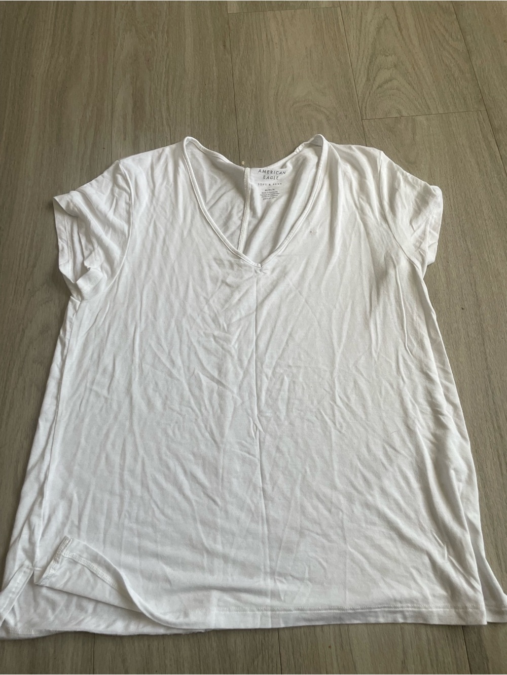 American Eagle Outfitters White V-Neck Short Sleeve Tee